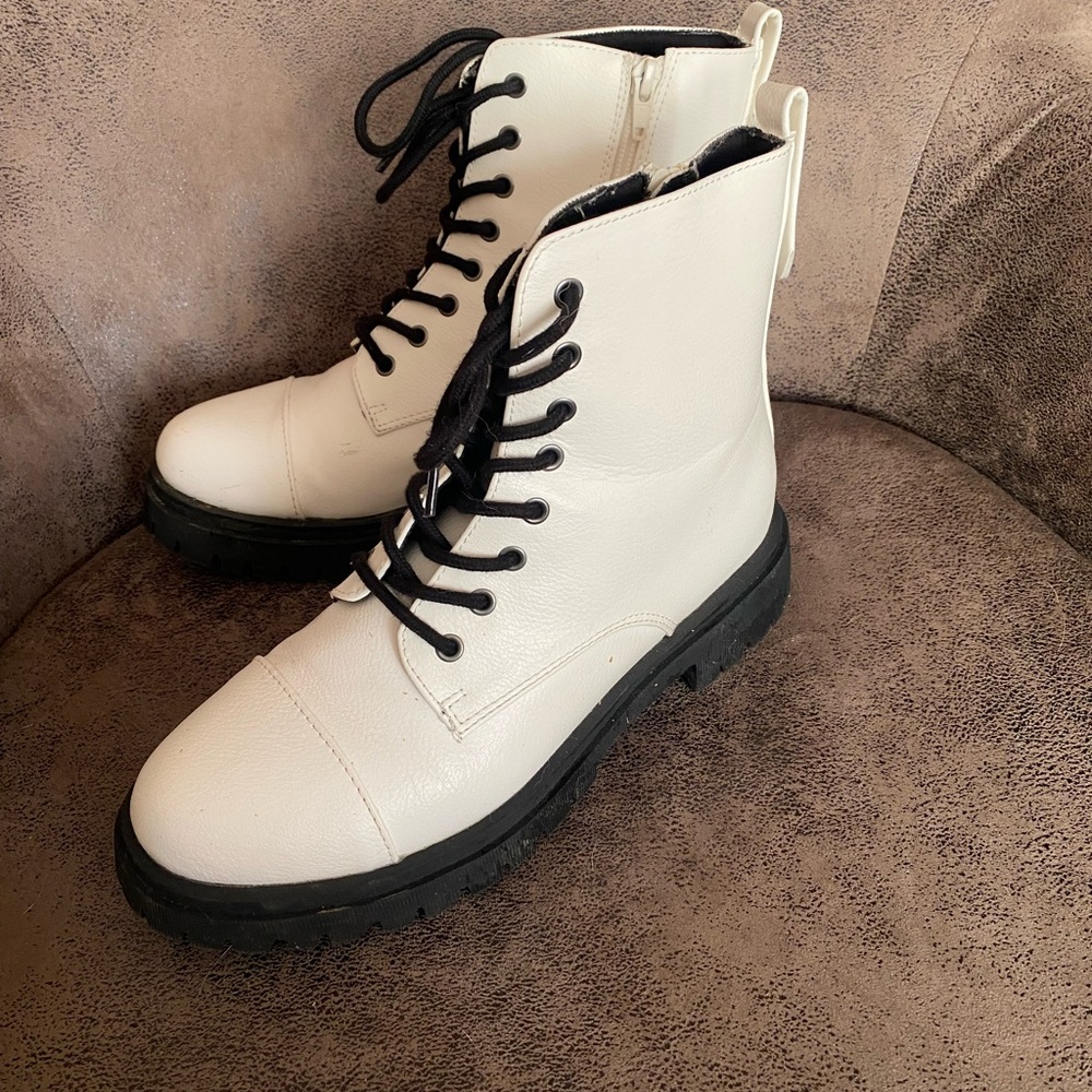S0 Stylish Cream Lace-Up Ankle Boots
